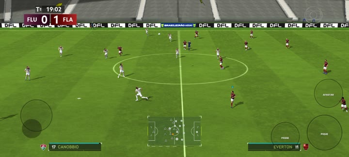 Partida em andamento com controles na tela